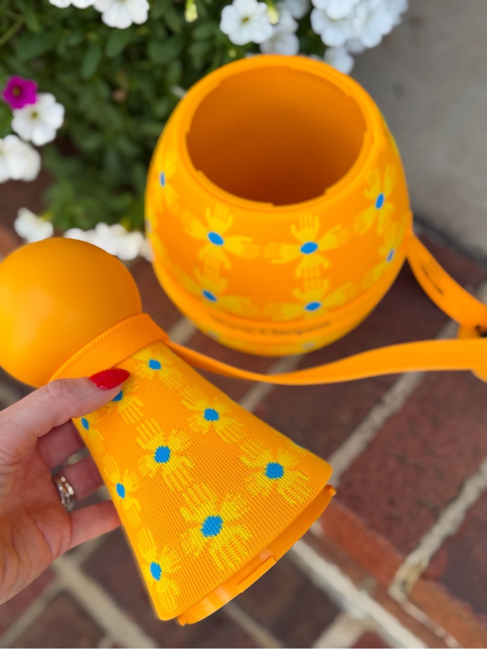 NWT Veuve Clicquot Champagne Totem Sun Cooler Yinka Llori - Picture 2 of 4